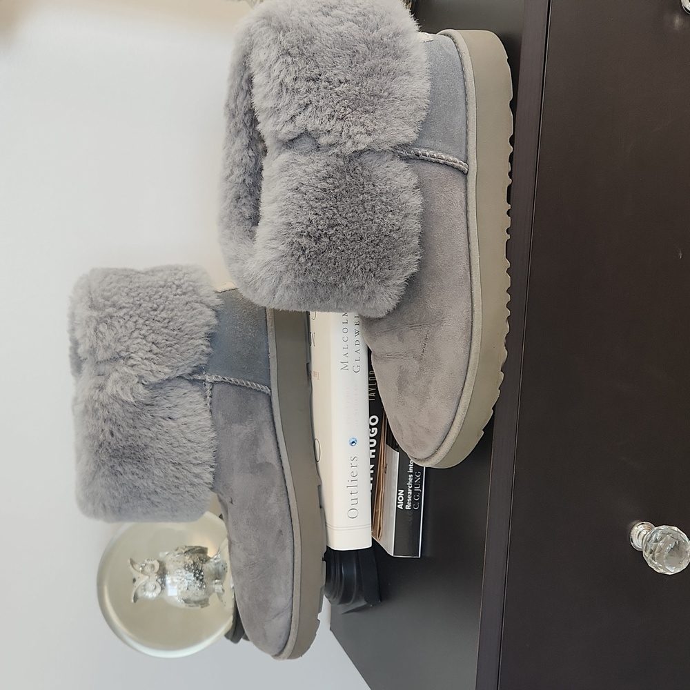 UGG Classic Mini Puff sz 8